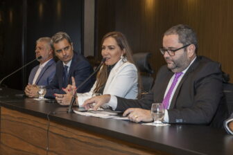 Presidente Adriana Falconeri durante discurso na Sessão Solene dos 89 anos do CREA-PA